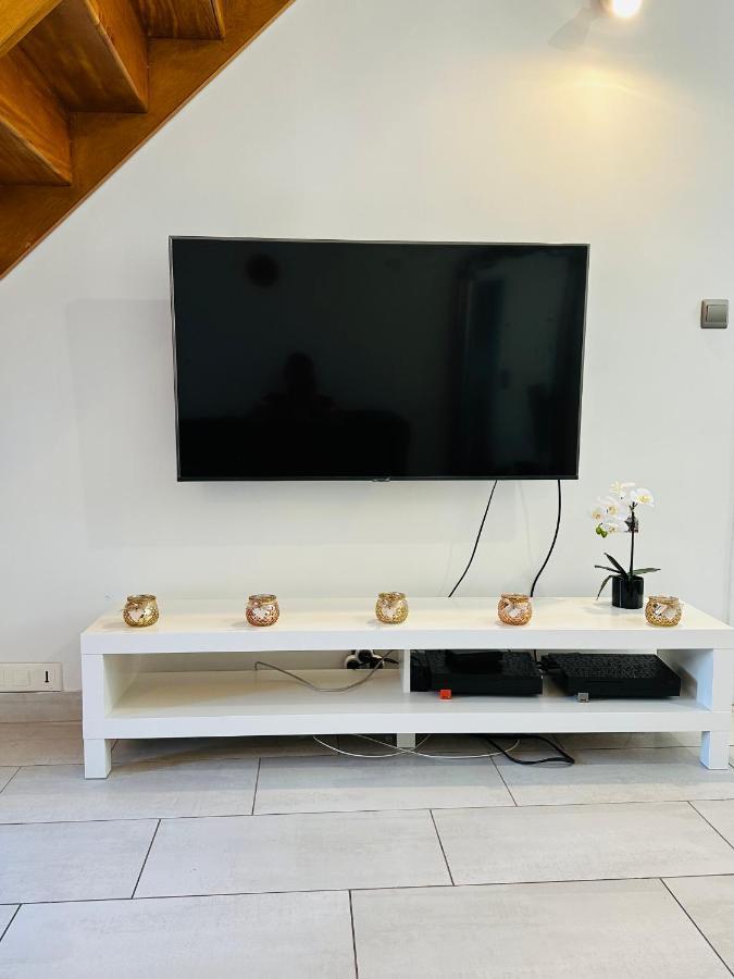 Jabeen'S House Bedroom 2 เบอซองส์ ภายนอก รูปภาพ