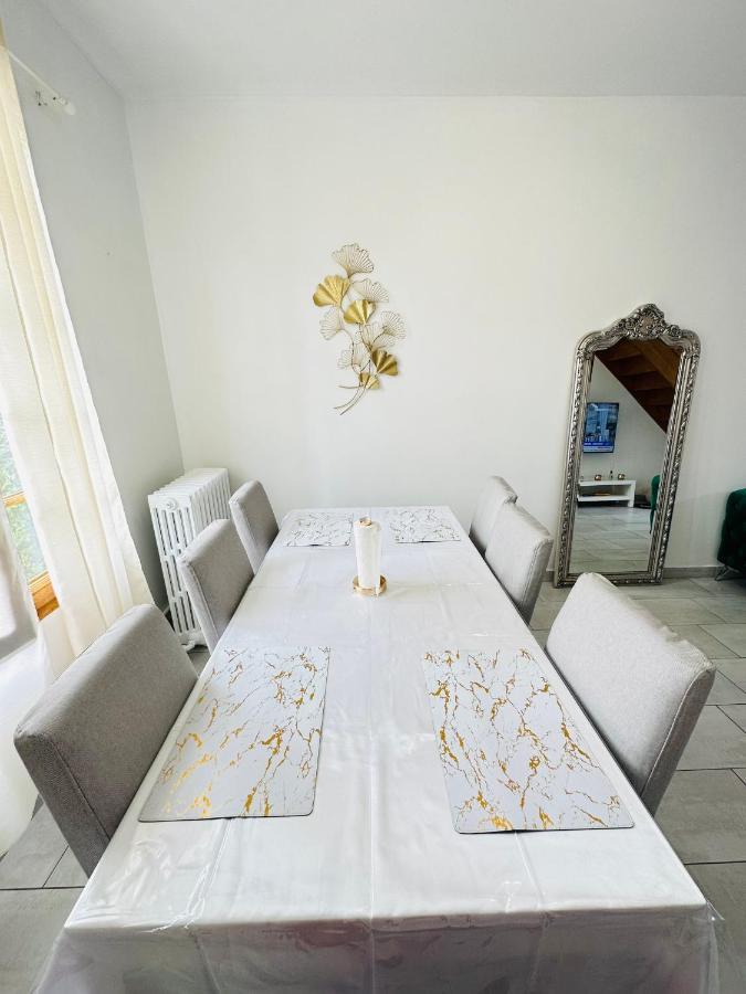 Jabeen'S House Bedroom 2 เบอซองส์ ภายนอก รูปภาพ