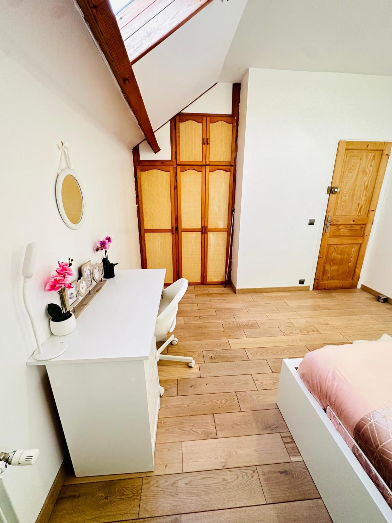 Jabeen'S House Bedroom 2 เบอซองส์ ภายนอก รูปภาพ